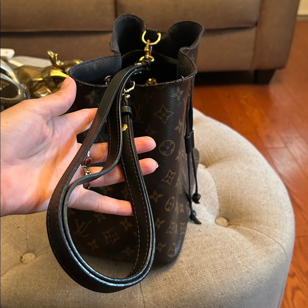 LOUIS VUITTON Monogram Neonoe MM in Black - Picture 13 of 15